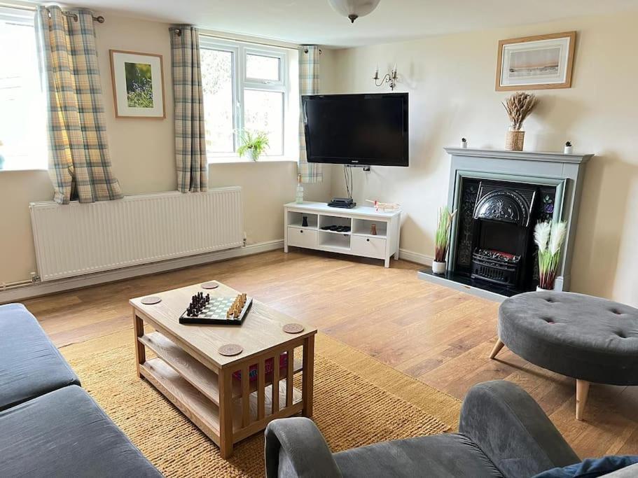 Upper Caerfaelog Farmhouse Llanbister 외부 사진