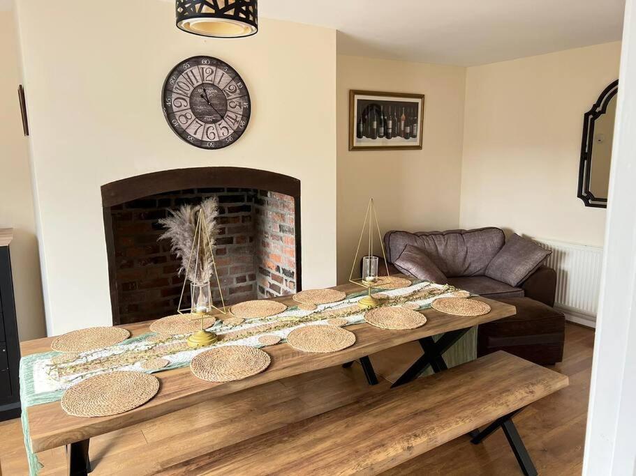 Upper Caerfaelog Farmhouse Llanbister 외부 사진