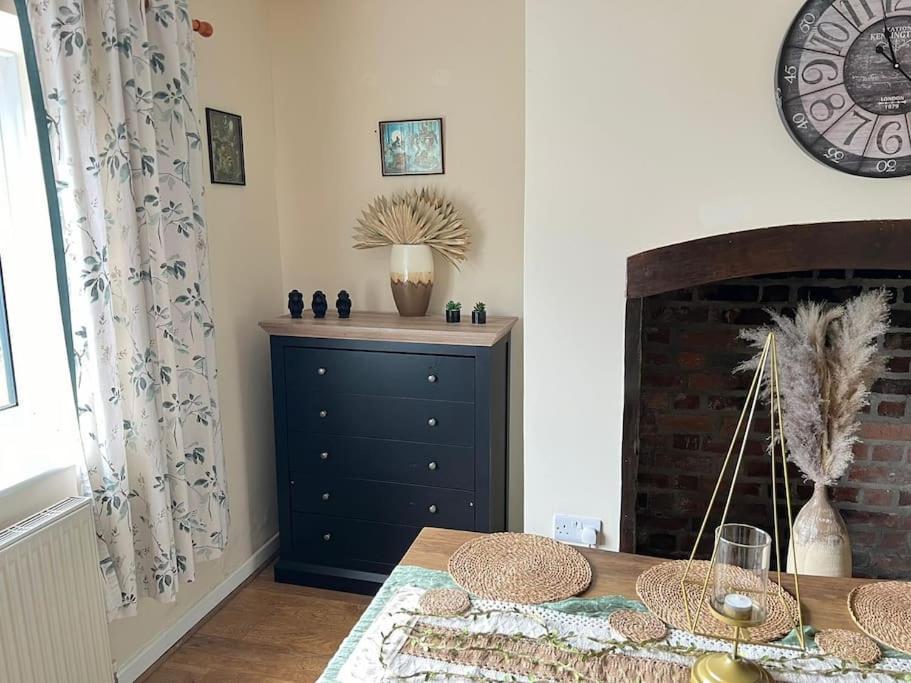 Upper Caerfaelog Farmhouse Llanbister 외부 사진