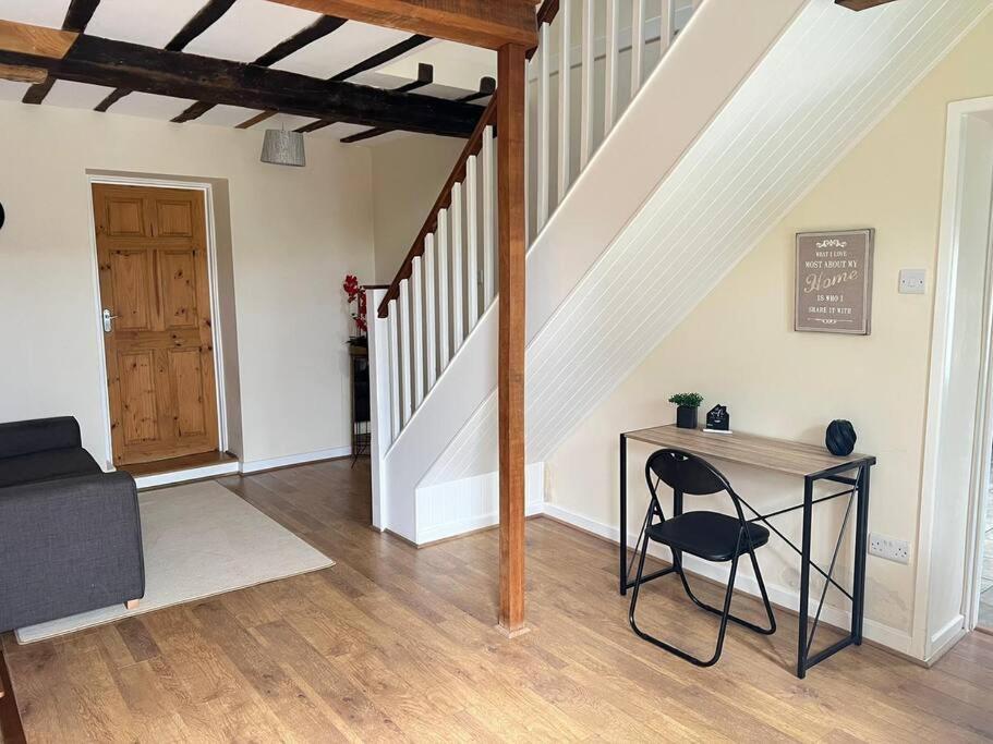 Upper Caerfaelog Farmhouse Llanbister 외부 사진